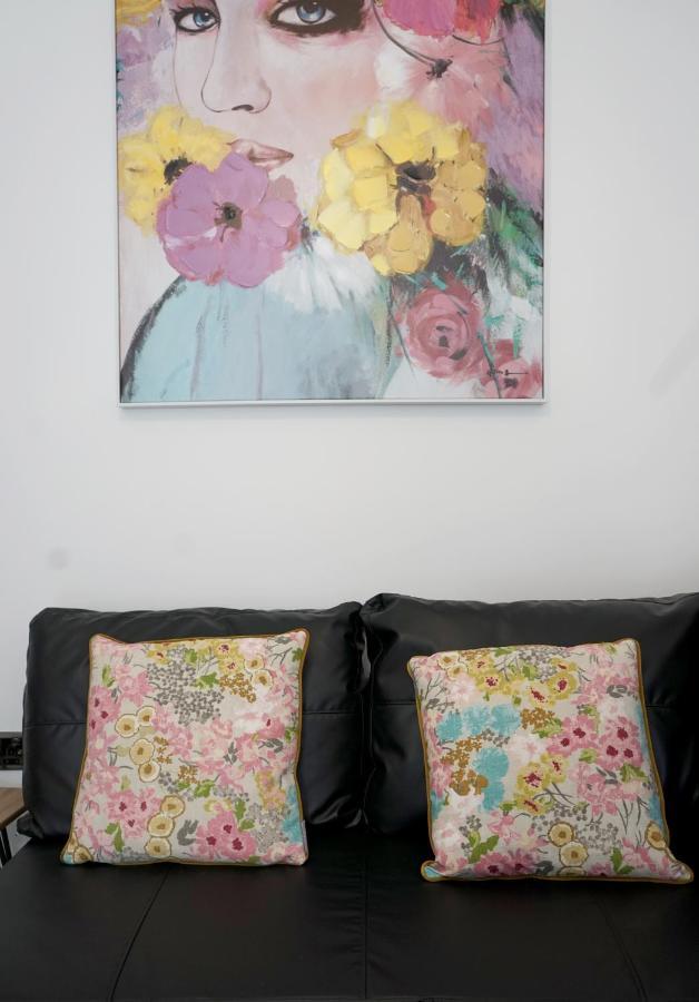 Luxury London Garden Home Sleep 7, 2 Mins To Metro Dış mekan fotoğraf