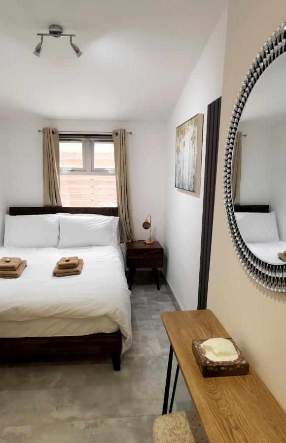 Luxury London Garden Home Sleep 7, 2 Mins To Metro Dış mekan fotoğraf